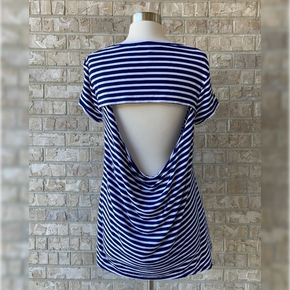 BCBGMaxAzria Open Black Flowy Striped Top S 🌸 - Picture 3 of 11